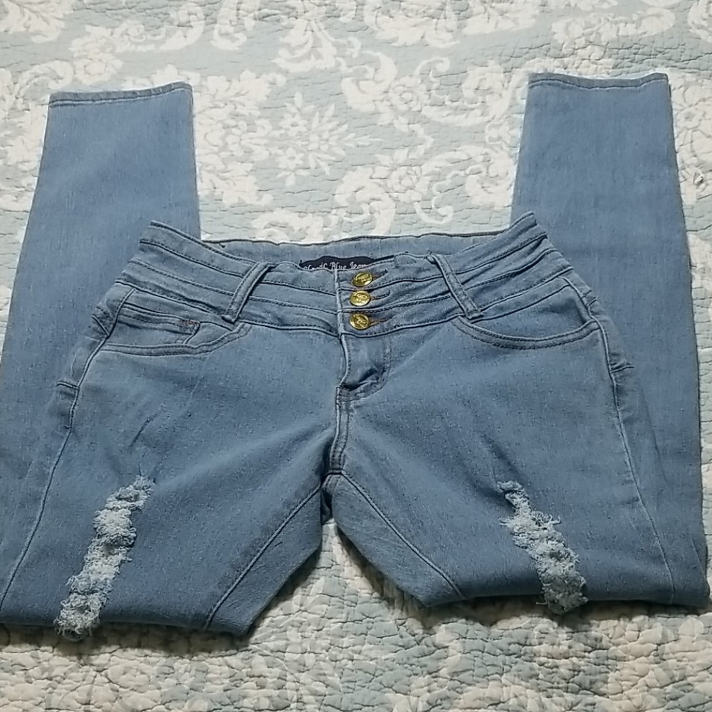 Classic blue jeans (ripped)